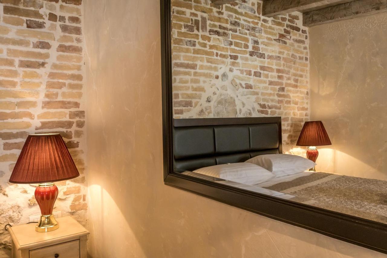 Historic Plaza Varos Split (Adults Only) Ngoại thất bức ảnh