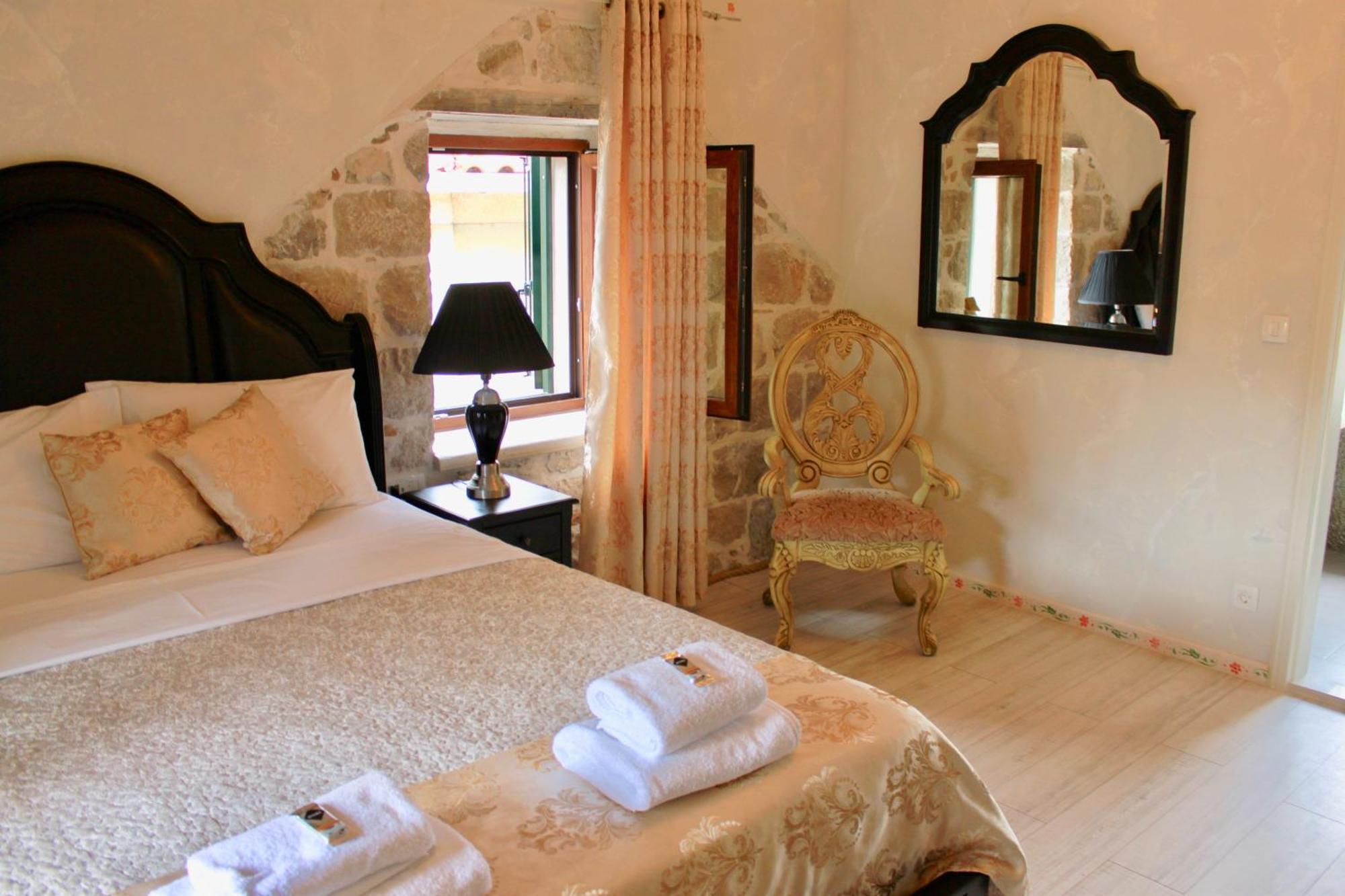 Historic Plaza Varos Split (Adults Only) Phòng bức ảnh