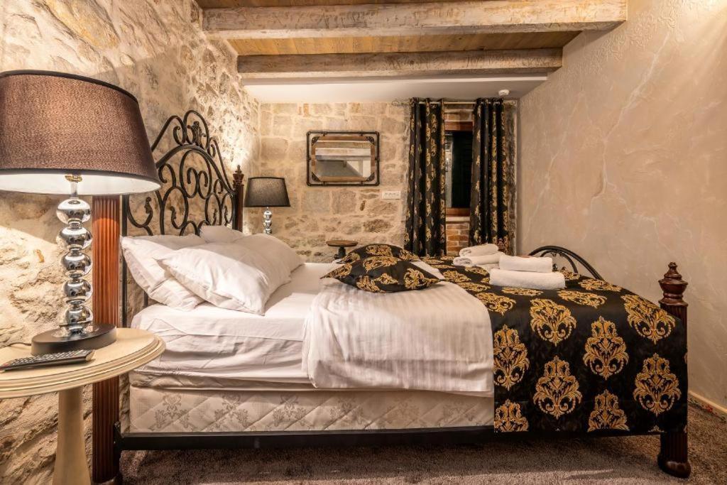 Historic Plaza Varos Split (Adults Only) Ngoại thất bức ảnh